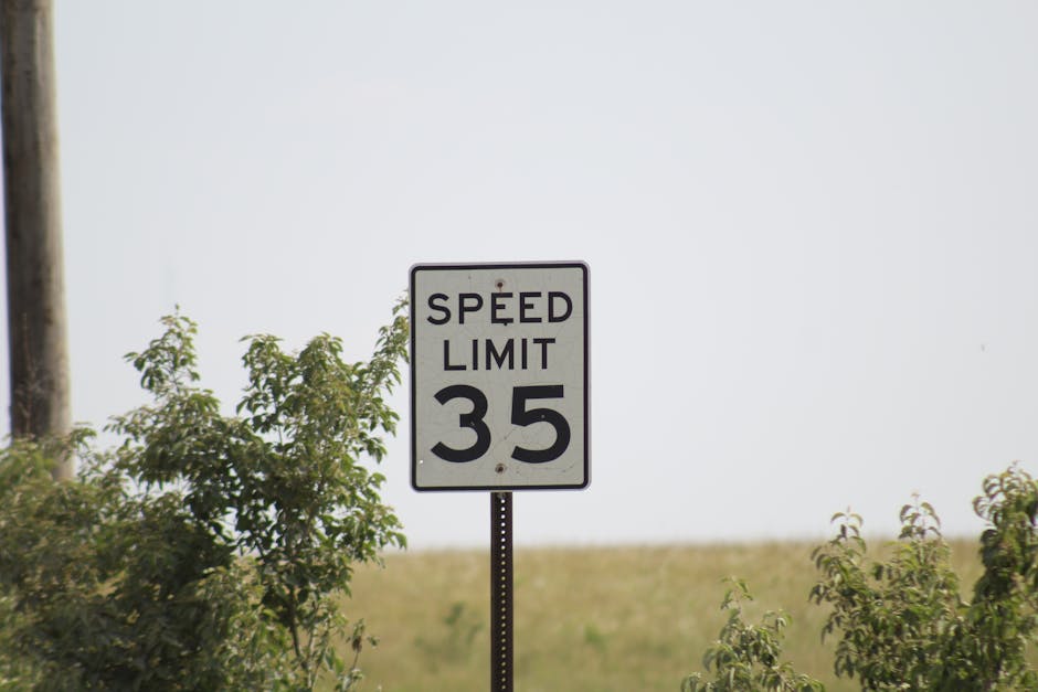 Speed limit 35 road sign, a common sight on Las Vegas valley roads, photo by Eve R via Pexels